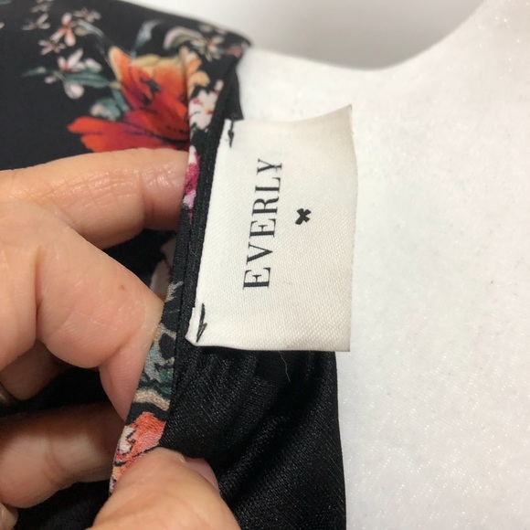 Everly Addison Floral Dress - Picture 5 of 6